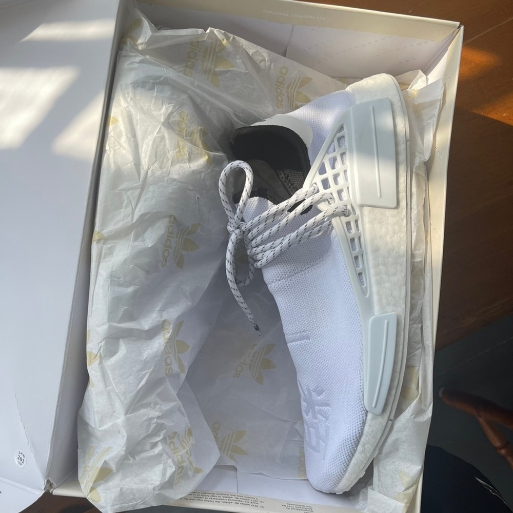 Pharrell
White Human Races
Size: Men's US 12.5 / EU 45-46